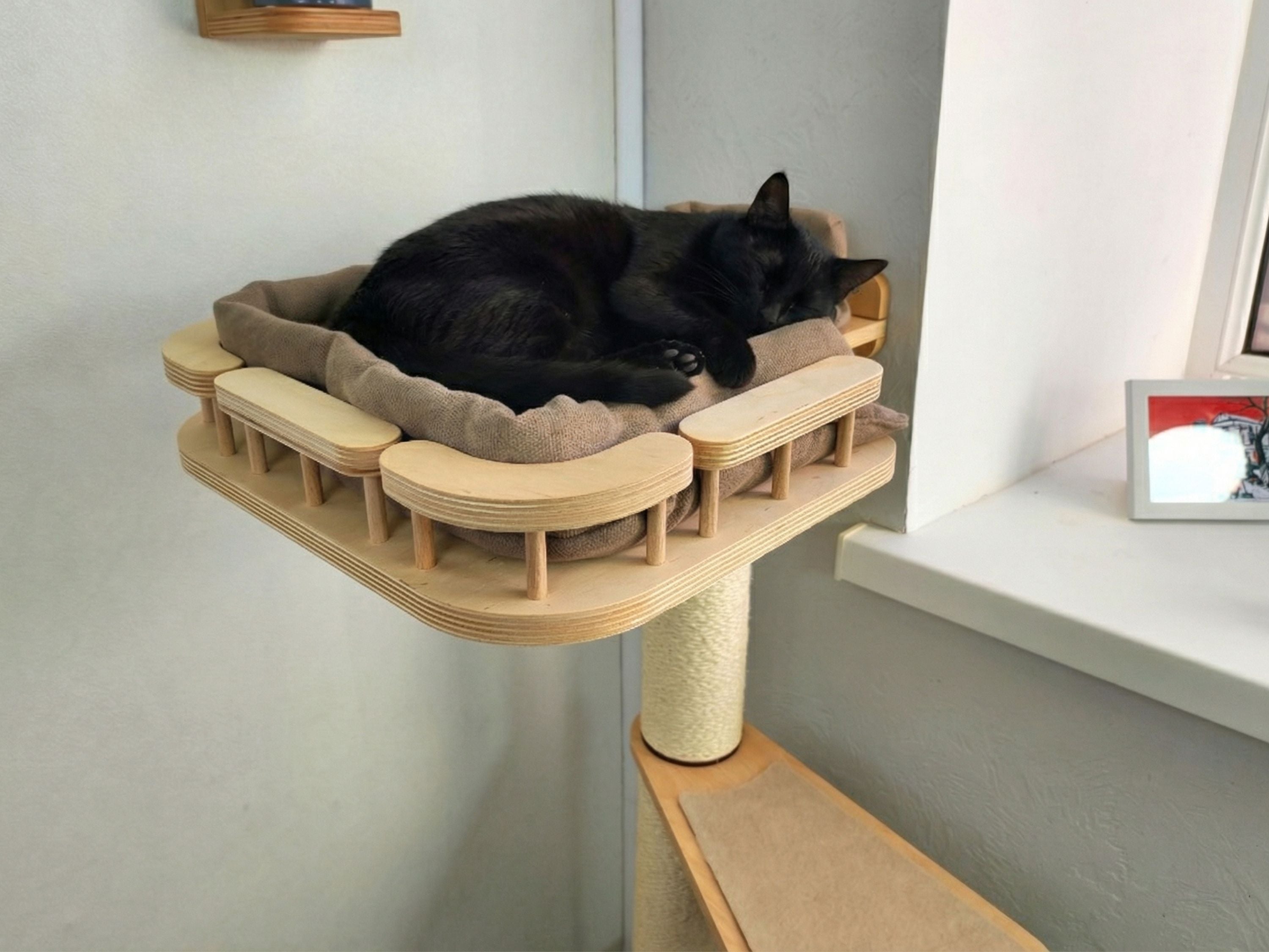 Sisal Scratcher & Cat Window Perch �?Left-Side Mount