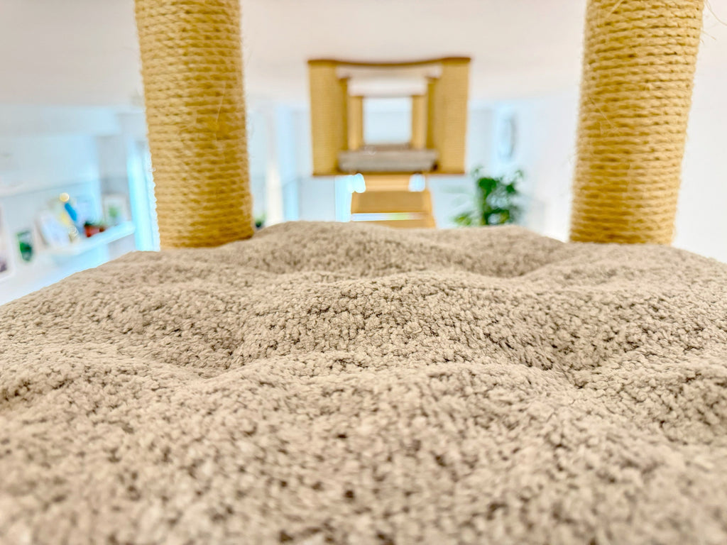 Ceiling Cat Platform with Cushion and 4 Sisal Columns