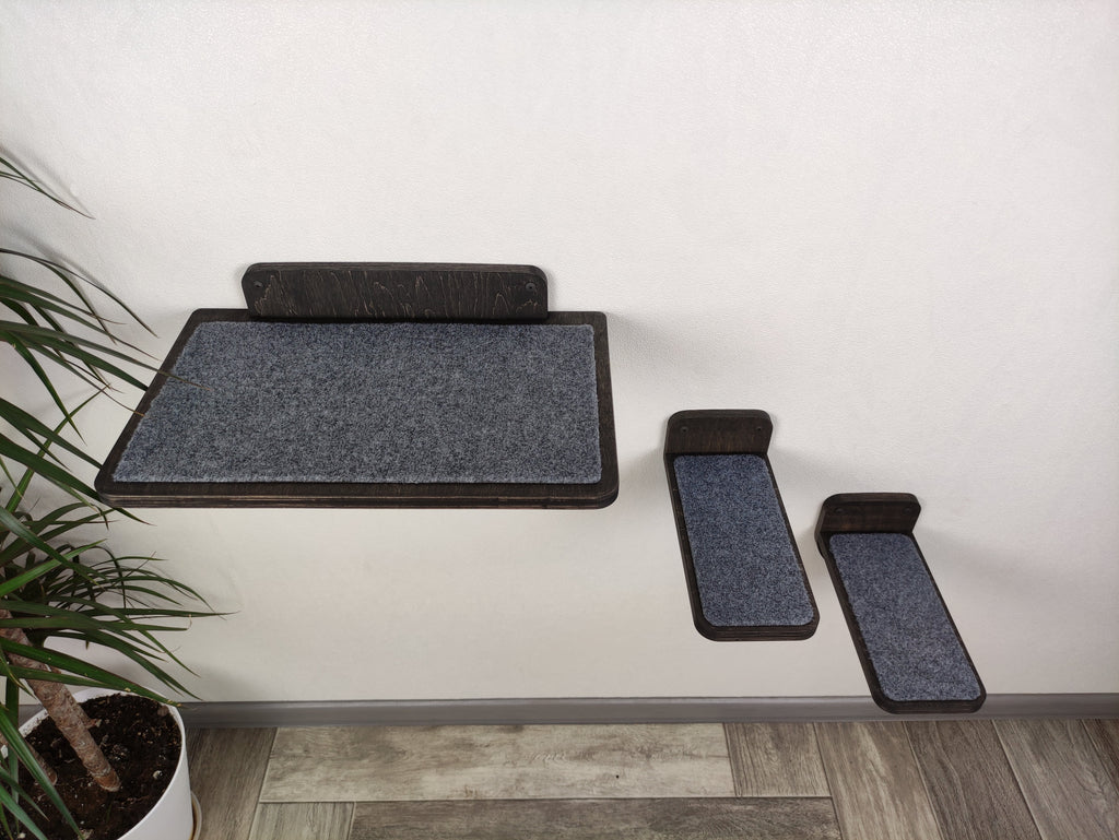 Carpeted Wall Mounted Cat Shelf with Steps