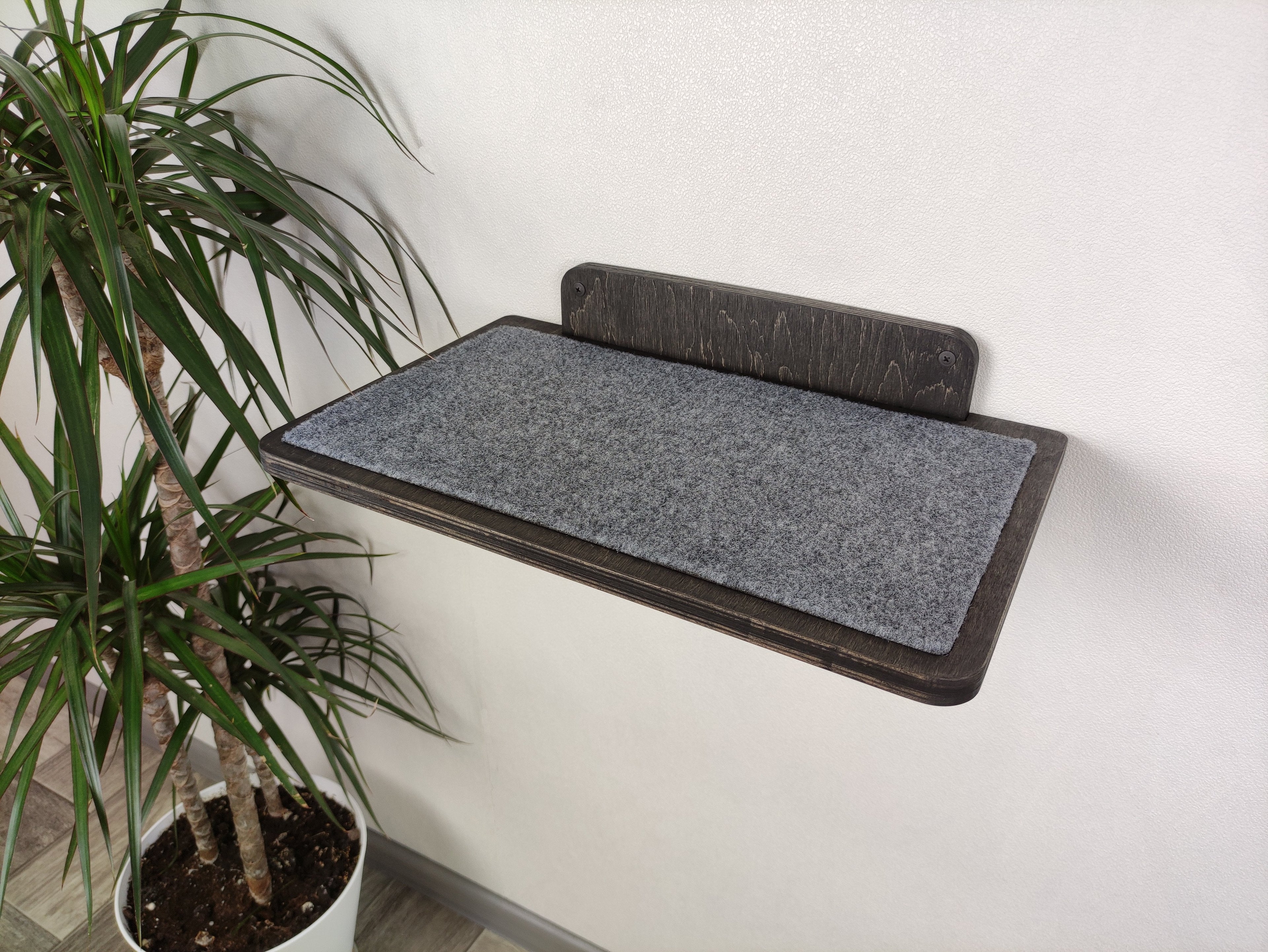 Carpeted Wall Mounted Cat Shelf with Steps