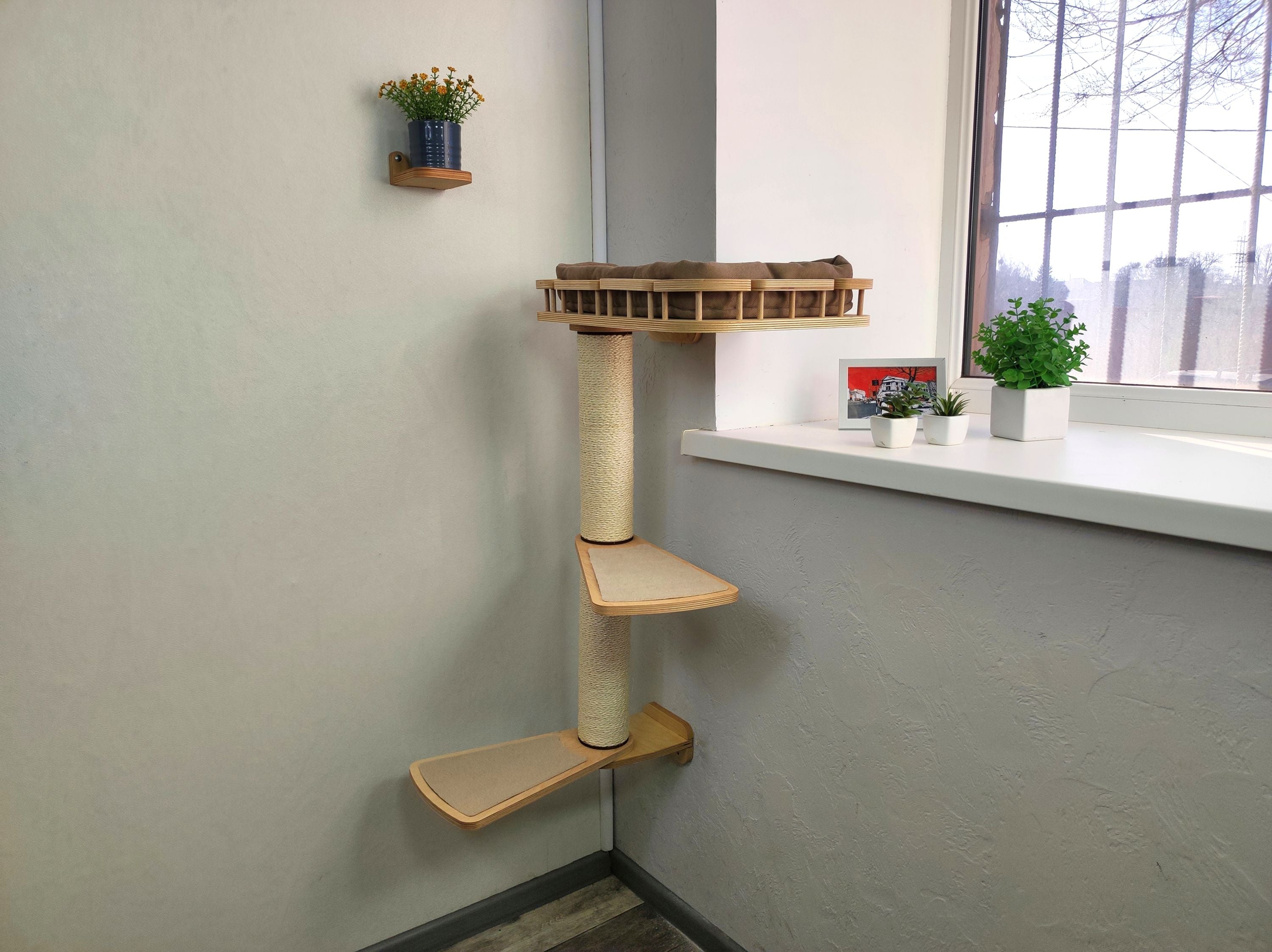 Sisal Scratcher & Cat Window Perch �?Left-Side Mount