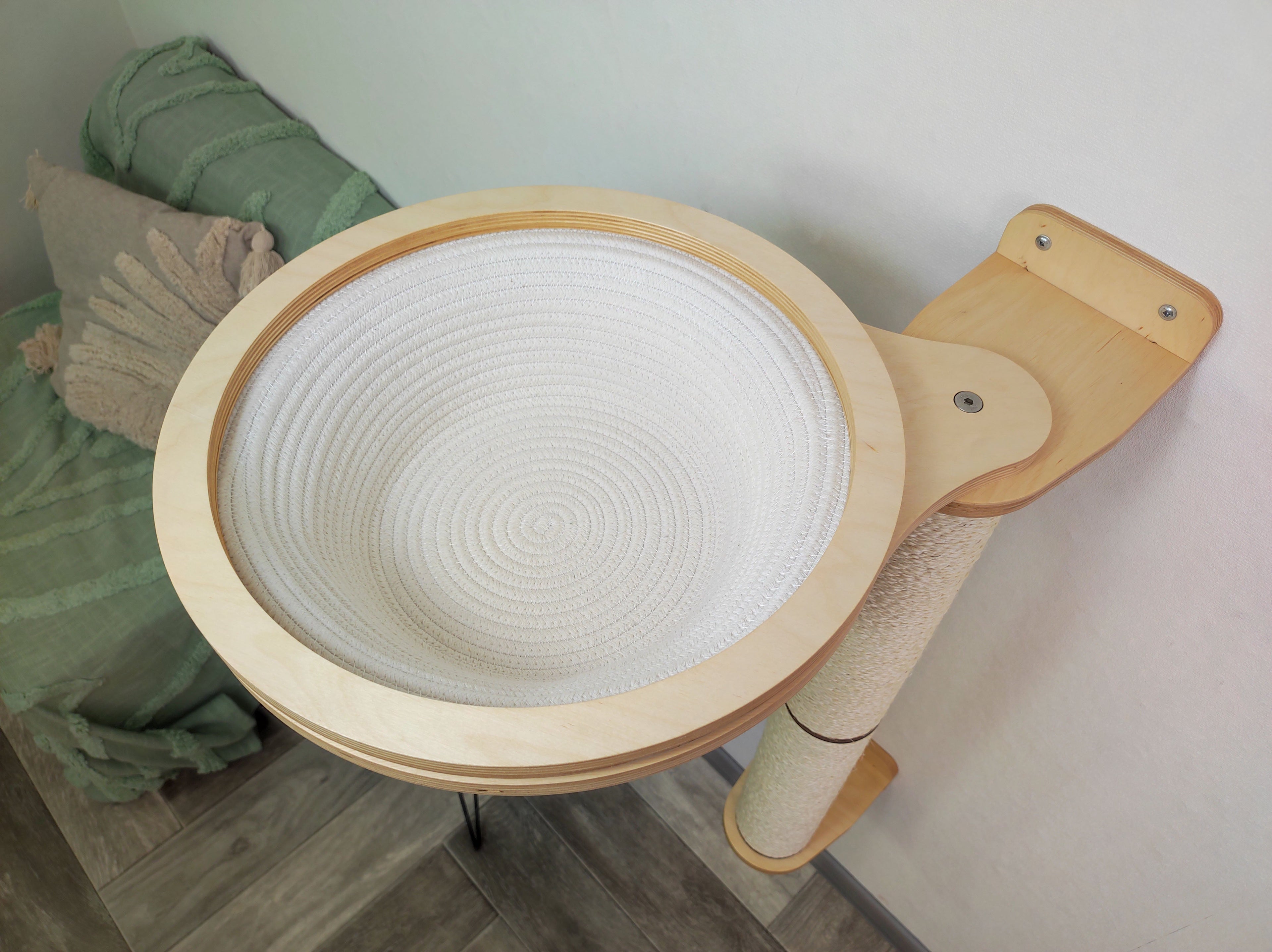 Cat Scratching Post with Basket Bed �?Wall-Mounted Cat Tower
