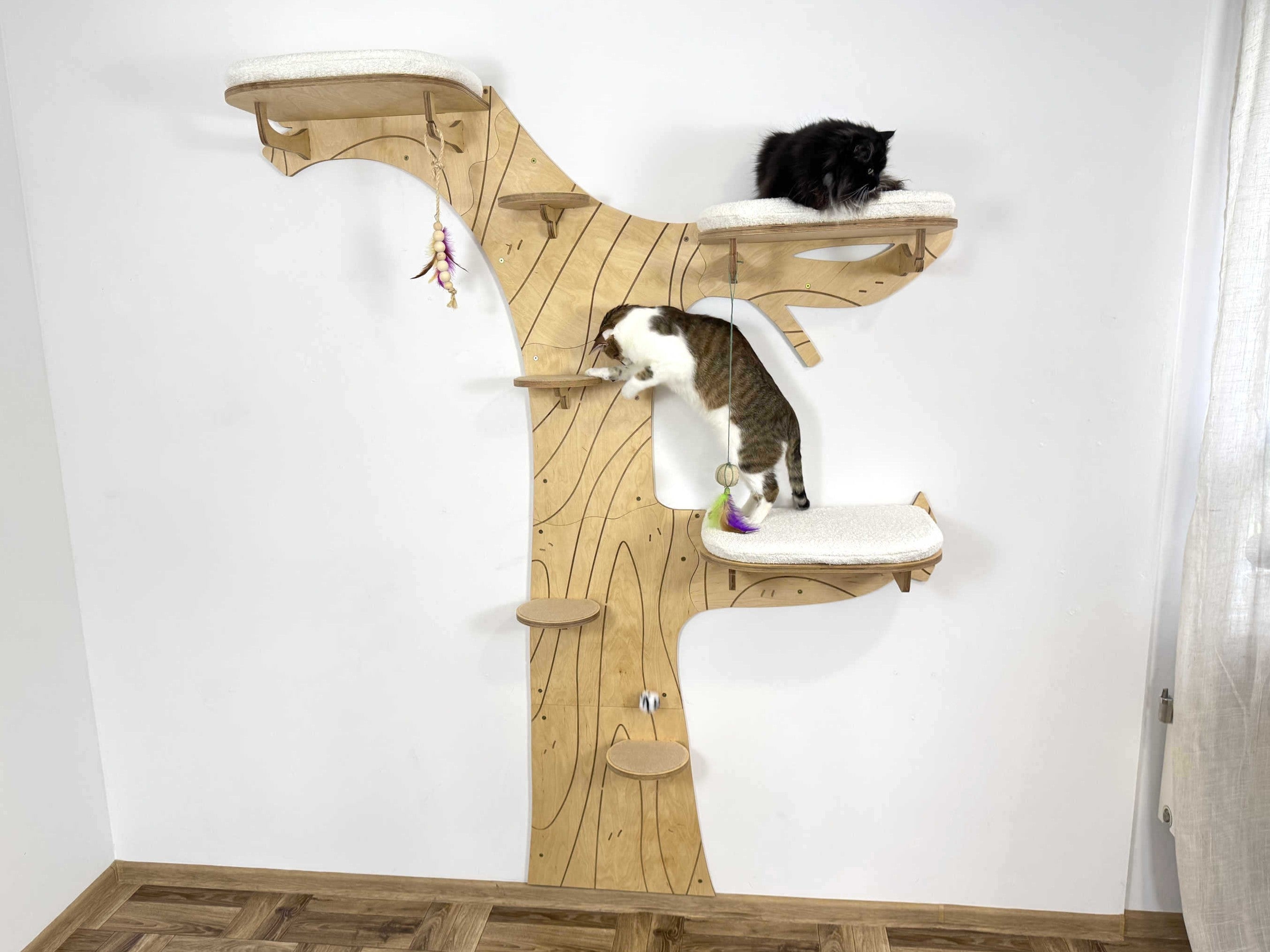 Cat Climbing Shelves: Tree with Steps and 3 Beds with Cushions