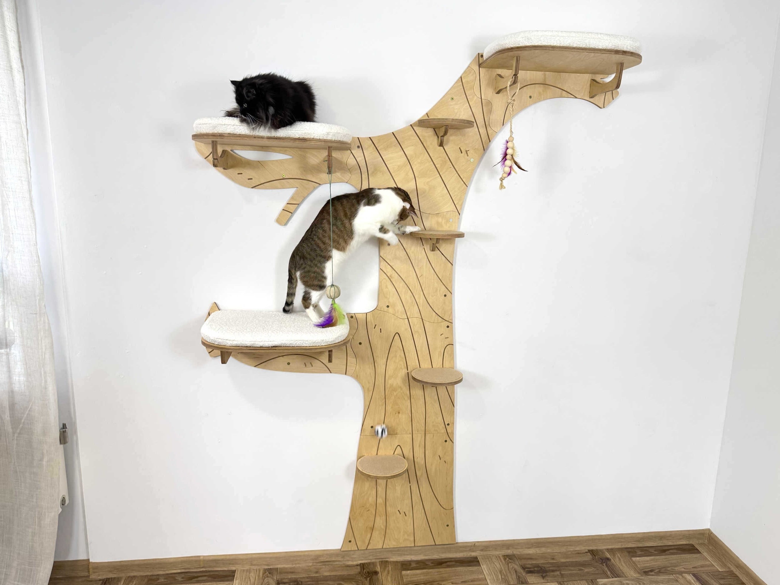 Cat Climbing Shelves: Tree with Steps and 3 Beds with Cushions