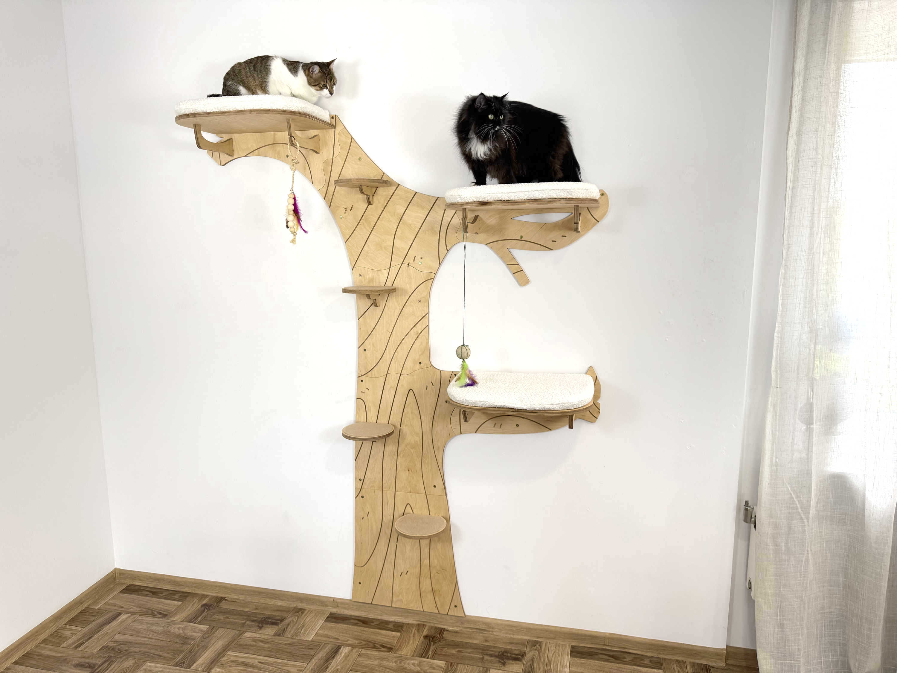 Cat Climbing Shelves: Tree with Steps and 3 Beds with Cushions