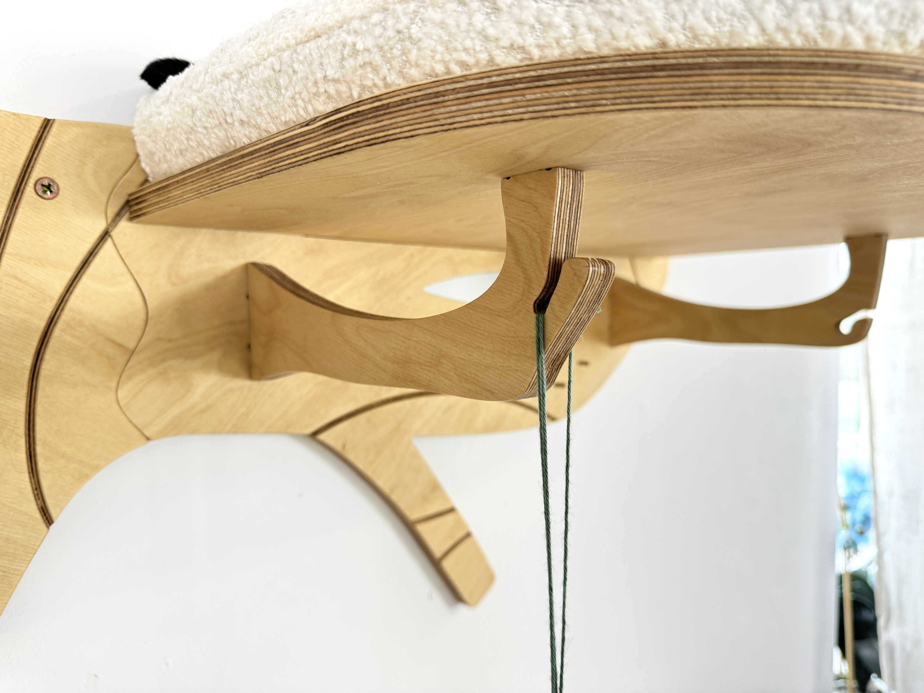 Cat Climbing Shelves: Tree with Steps and 3 Beds with Cushions