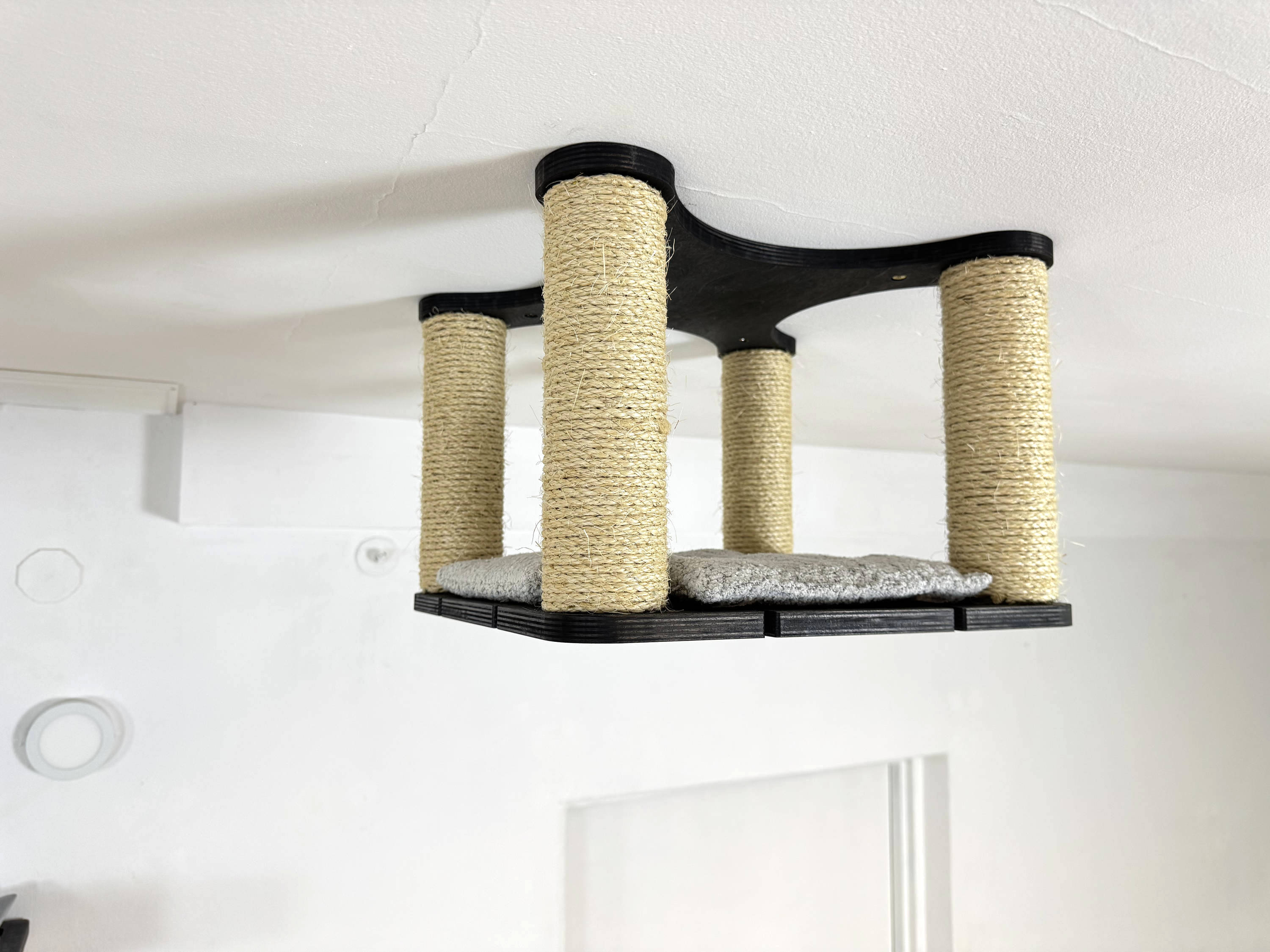 Ceiling Cat Platform with Cushion and 4 Sisal Columns