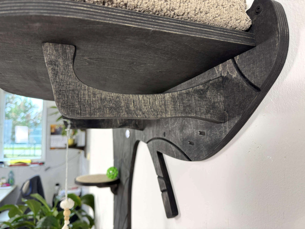 Cat Climbing Shelves: Tree with Steps and 3 Beds with Cushions