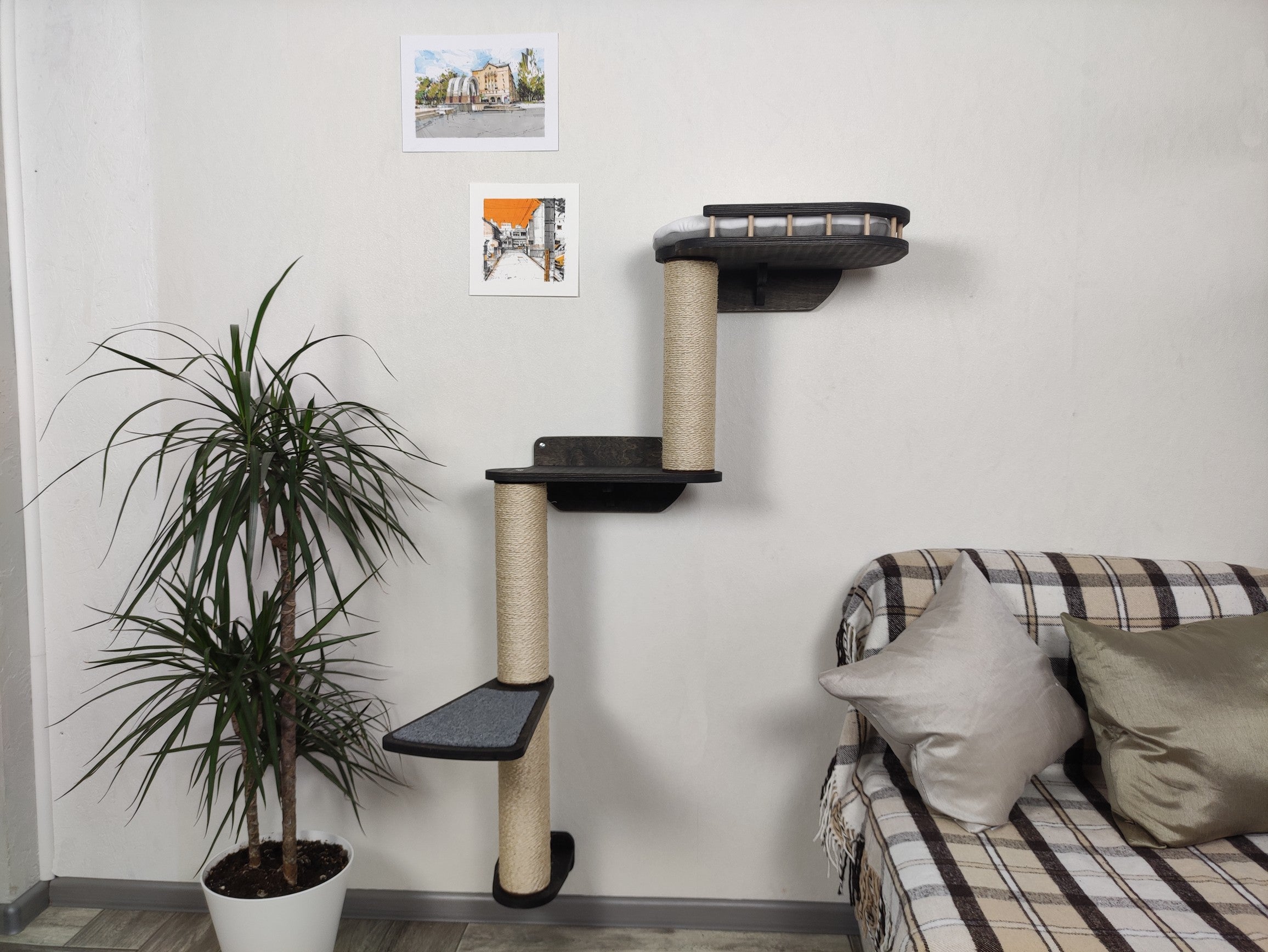 Wall-Mounted Cat Tree with Bed & Sisal Posts "Snake"