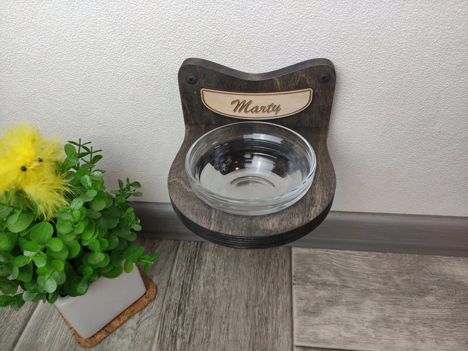 Single Bowl Wall Cat Feeder �?Space-Saving Feeding Shelf