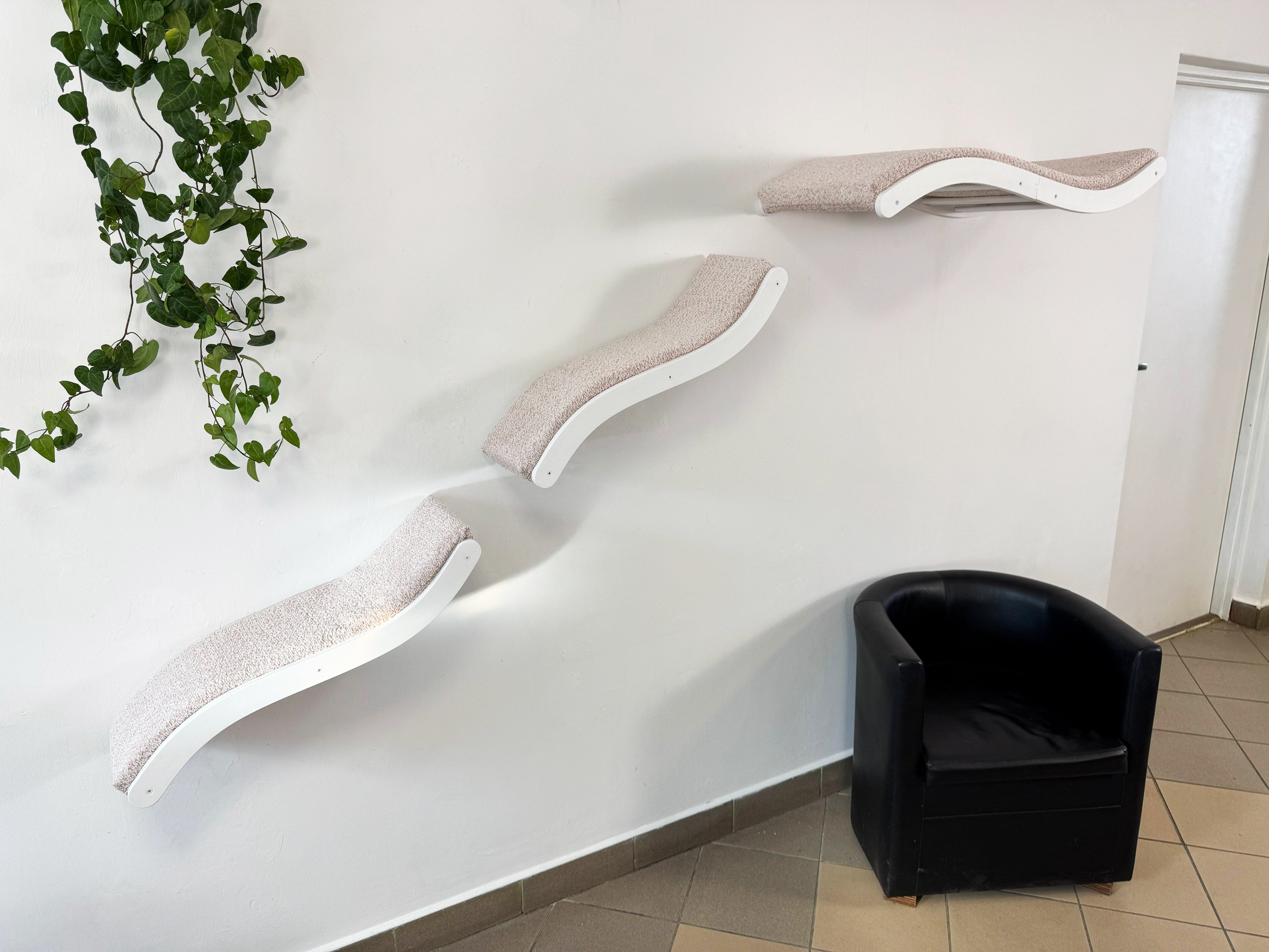 Cat Wall Shelves Set (3 Pieces) �C Curved Cat Bed with Cushions & 2 Steps