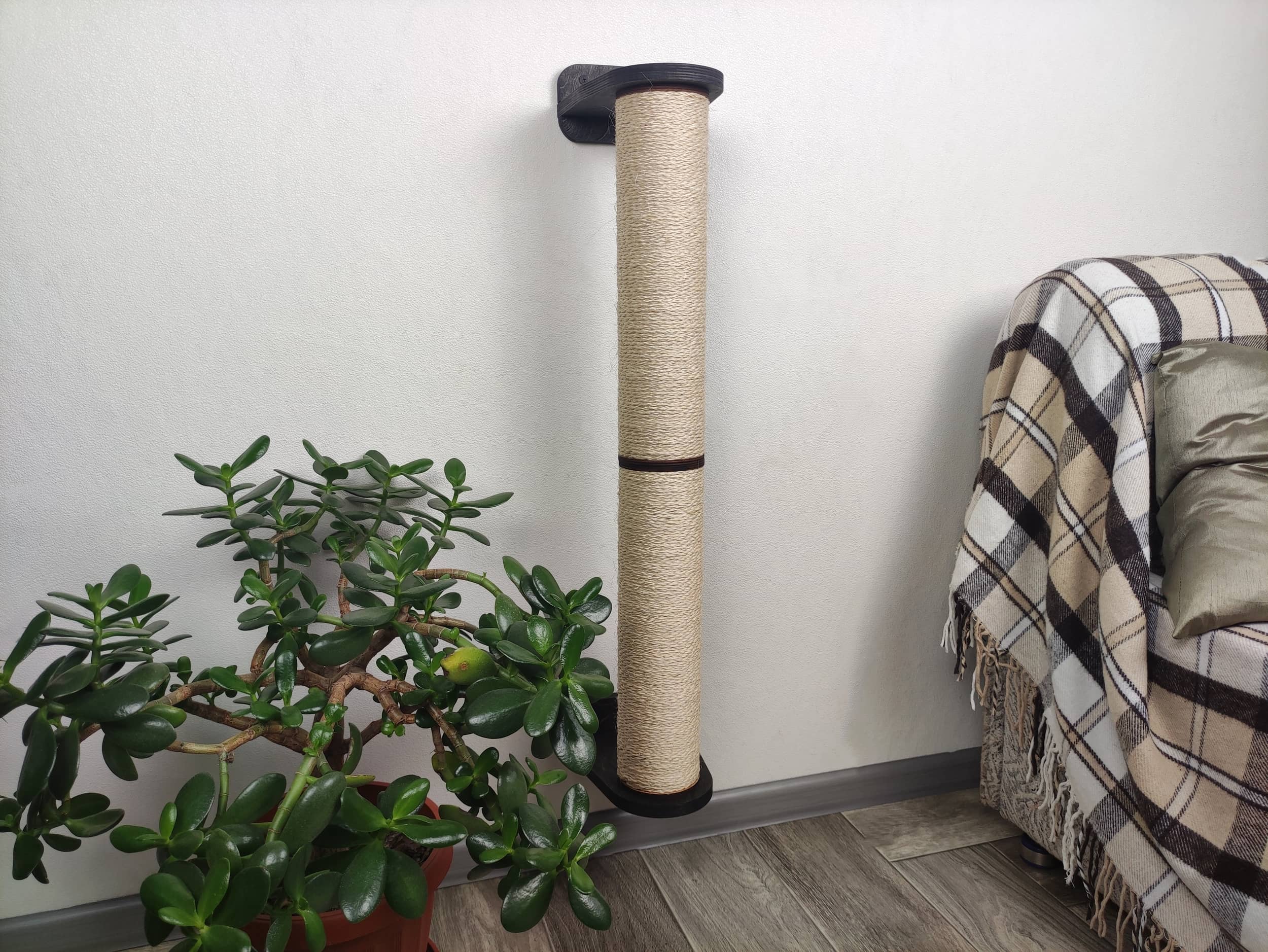 Wall Scratcher for Cats (Natural wood & Sisal cord)