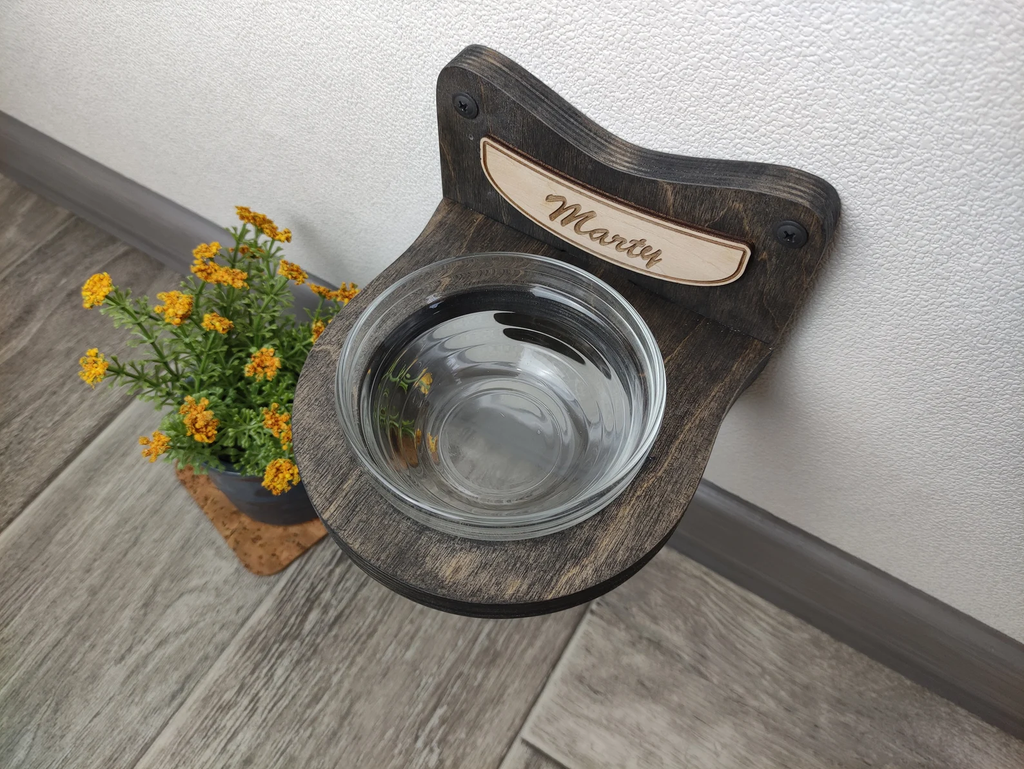 Single Bowl Wall Cat Feeder �?Space-Saving Feeding Shelf